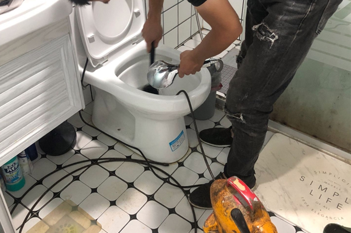 丛台马桶堵塞自己疏通还是找师傅?专业上门服务让你省时更省心