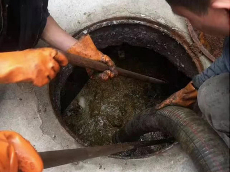 丛台清理化粪池时如何避免沼气的危害?